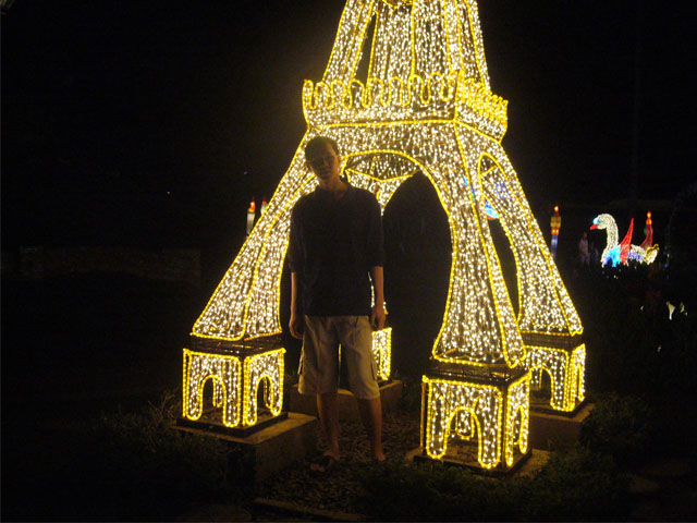 Eiffel Tower, Lampion Garden